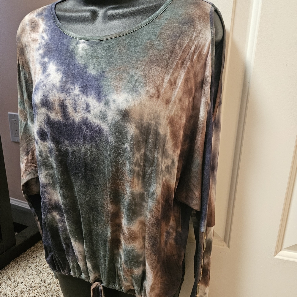 VENUS Earthy Tie-Dye Cold Shoulder Long Sleeve Top With Grommet Sleeves - Picture 6 of 13